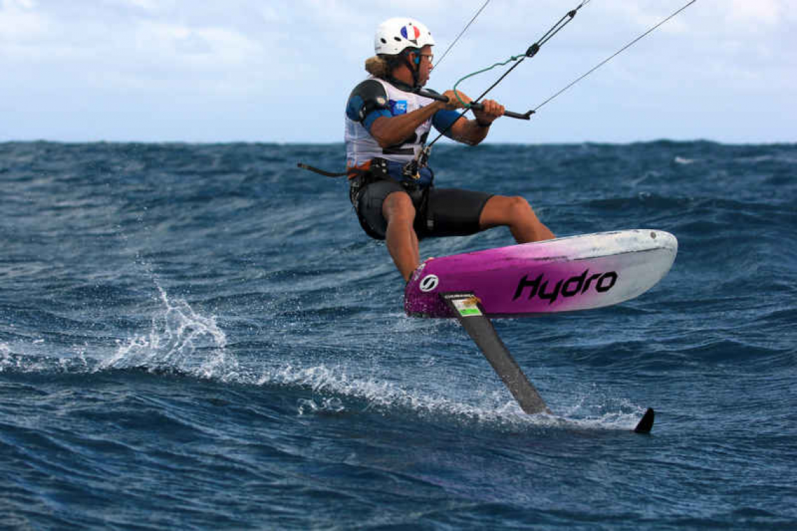    Julien Quentel sets new around island Kite Foil record of 1h12m